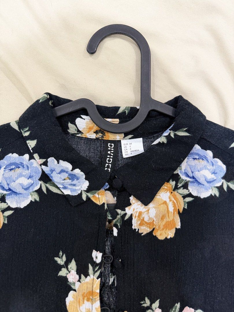 H&M (Divided) Chiffon Floral Longsleeves (Category: Blouses) located in Cainta. Submitted by declutteriaa_mama (Listing ID 1468641423, Image 2). Description: .