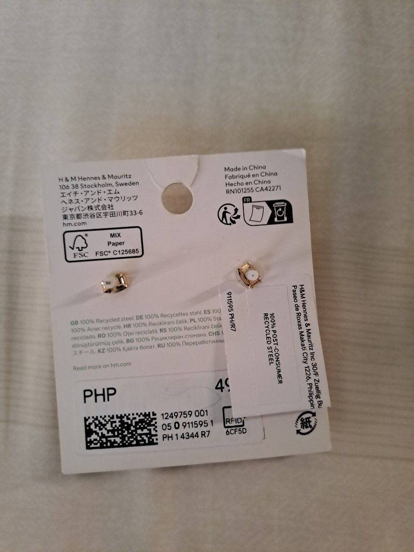 H&M EARRINGS (Category: Earrings) located in Angeles City. Submitted by r.k.collectionluxe (Listing ID 1468551795, Image 2). Description: brandnew with tag.