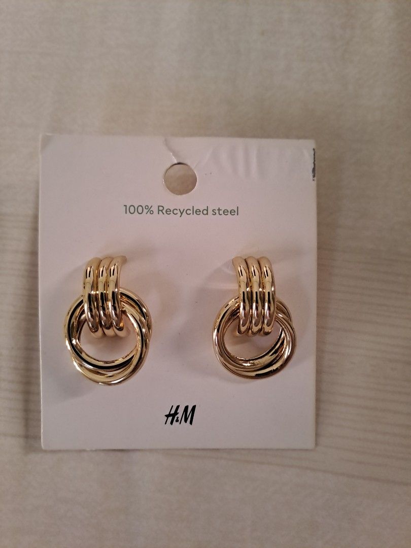 H&M EARRINGS (Category: Earrings) located in Angeles City. Submitted by r.k.collectionluxe (Listing ID 1468551795, Image 1). Description: brandnew with tag.