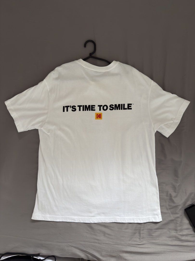 H&M Kodak Graphic T Shirt (Category: Tshirts & Polo Shirts ) located in Marikina City. Submitted by stuffngadgetss (Listing ID 1468511457, Image 2). Description: H&M Kodak Graphic T Shirt - L 28.5" x W 21.5" - Condition 9.5/10 - No issues - Rfs decluttering Marikina Gotyme/ Maribank/ BDO.