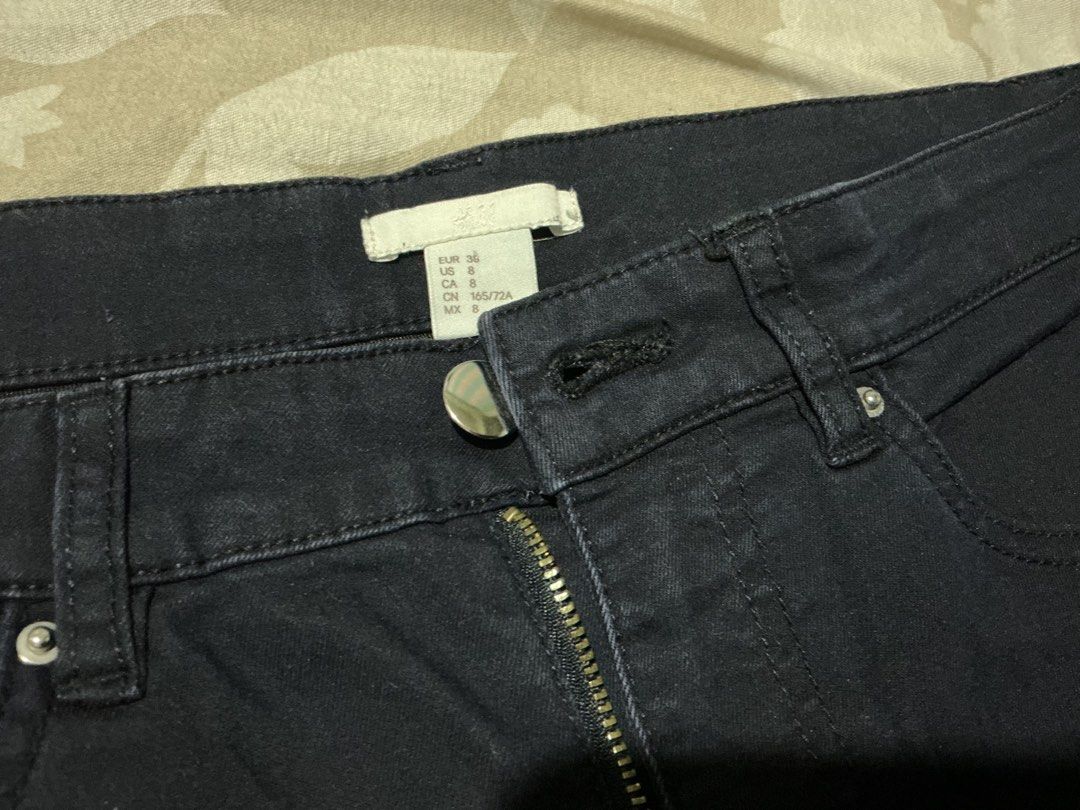 H&M pants bundle 2 pcs like new (Category: Jeans) located in Angeles City. Submitted by goodbuysathome (Listing ID 1468659461, Image 3). Description: Authentic H&M pants navy blue like new stretchable po Checkered unused new pa Check photos for exact measuremenPo Last price na Add Sf 74 Gcash payment Send details if sure buyer.