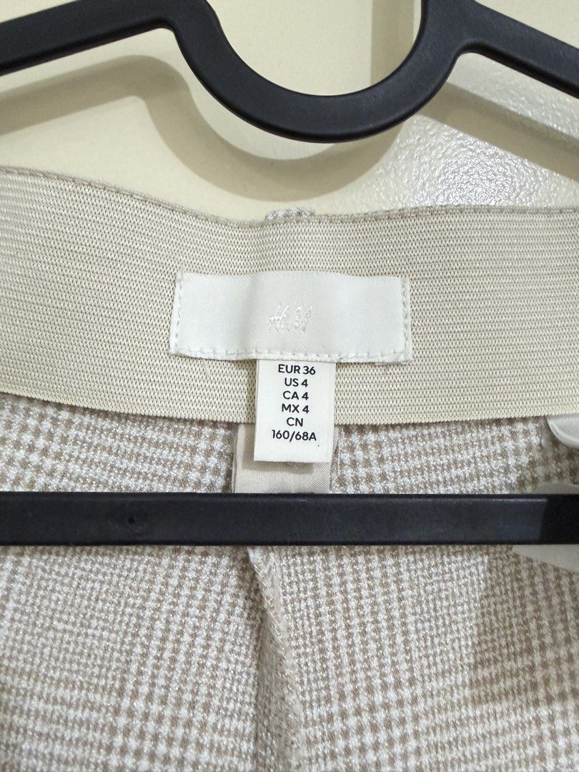 H&M Plaid Trousers (Category: Other Bottoms) located in Cainta. Submitted by declutteriaa_mama (Listing ID 1468636673, Image 2). Description: Length 35 Waist 28 .