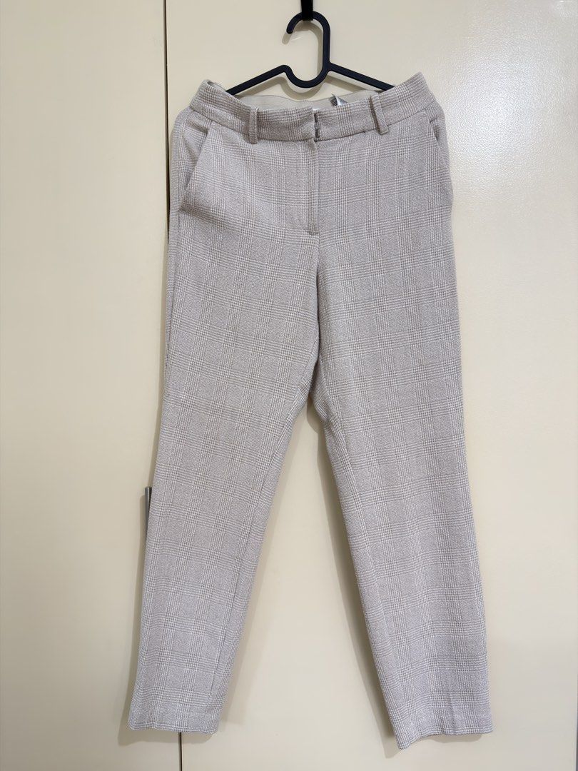 H&M Plaid Trousers (Category: Other Bottoms) located in Cainta. Submitted by declutteriaa_mama (Listing ID 1468636673, Image 1). Description: Length 35 Waist 28 .
