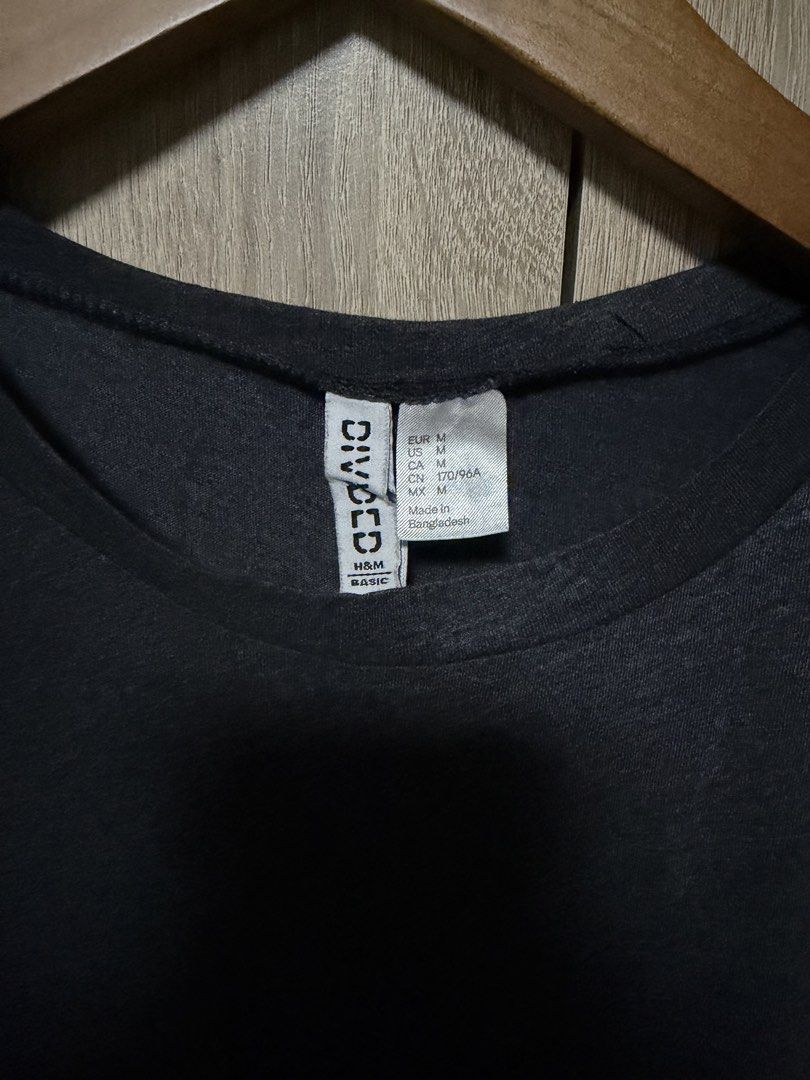 H&M Racer Back top (Category: Sleeveless) located in Bulacan. Submitted by relove.re (Listing ID 1468502176, Image 3). Description: H&M Singapore Dark Gray Sleeveless Top / Racer Back Size M * Color: Dark gray / charcoal * Style: Round neck, sleeveless, oversized fit * Design: Plain and minimalist with wide armholes * Material: Soft-looking, lightweight fabric * Condition: Please see photos for actual condition Perfect for casual wear, gym outfit