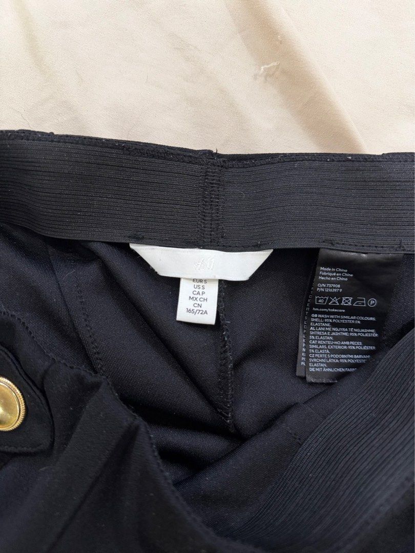 H&M Tapered Trousers (Category: Other Bottoms) located in Cainta. Submitted by declutteriaa_mama (Listing ID 1468638365, Image 2). Description: Length: 35 Waist: 26-29.