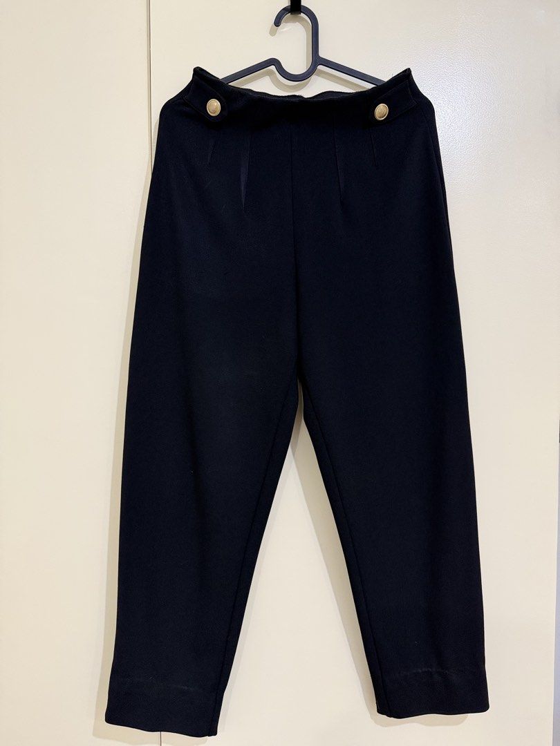 H&M Tapered Trousers (Category: Other Bottoms) located in Cainta. Submitted by declutteriaa_mama (Listing ID 1468638365, Image 1). Description: Length: 35 Waist: 26-29.