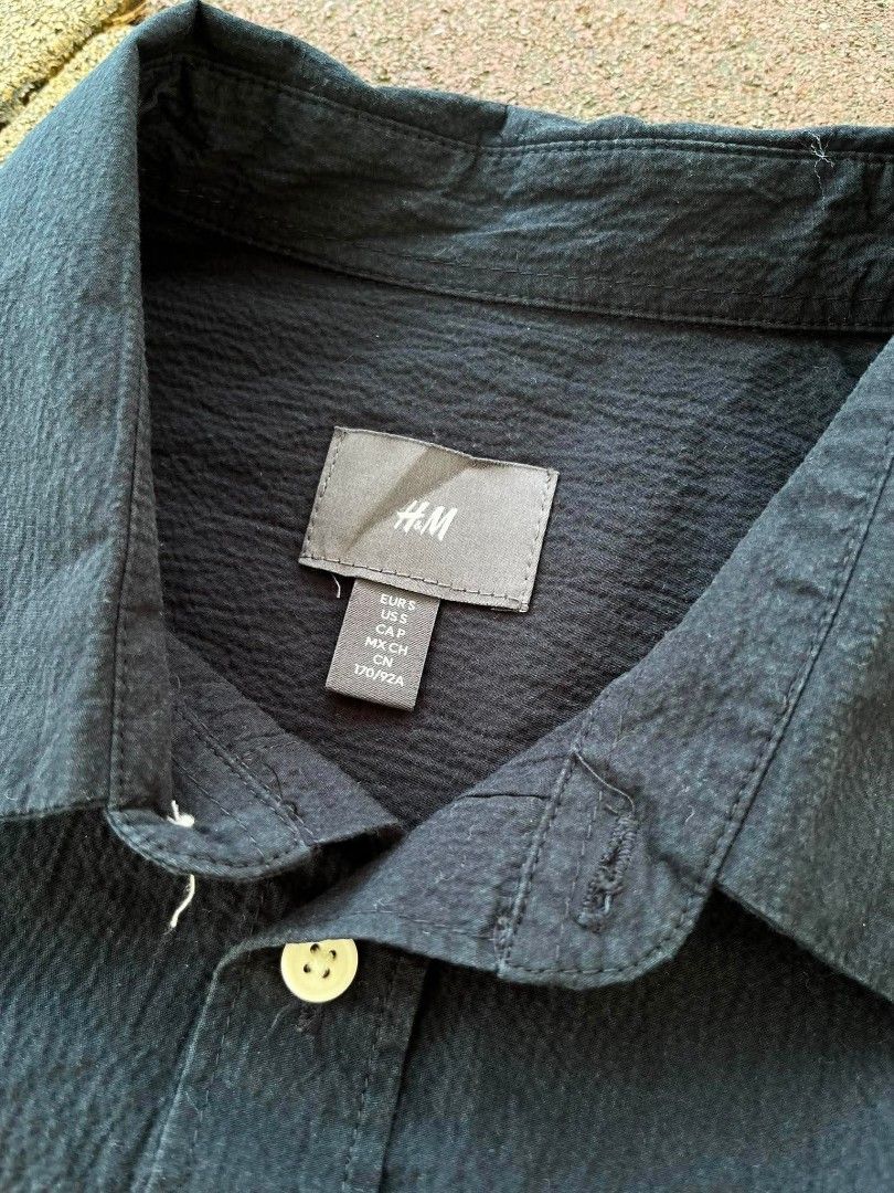 H&M Utility Short sleeve Polo (Category: Formal Shirts) located in Davao. Submitted by thriftnijanny (Listing ID 1468706737, Image 2). Description: 📌H&M Utility Short sleeve Polo button size S 22x28 Excellent Condi Color rate: 9.8/10 issue: None.