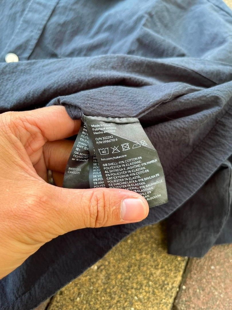H&M Utility Short sleeve Polo (Category: Formal Shirts) located in Davao. Submitted by thriftnijanny (Listing ID 1468706737, Image 3). Description: 📌H&M Utility Short sleeve Polo button size S 22x28 Excellent Condi Color rate: 9.8/10 issue: None.