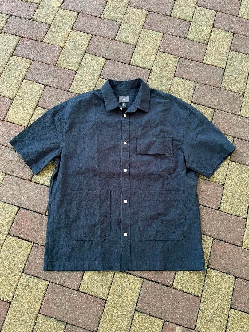 H&M Utility Short sleeve Polo (Category: Formal Shirts) located in Davao. Submitted by thriftnijanny (Listing ID 1468706737, Image 1). Description: 📌H&M Utility Short sleeve Polo button size S 22x28 Excellent Condi Color rate: 9.8/10 issue: None.