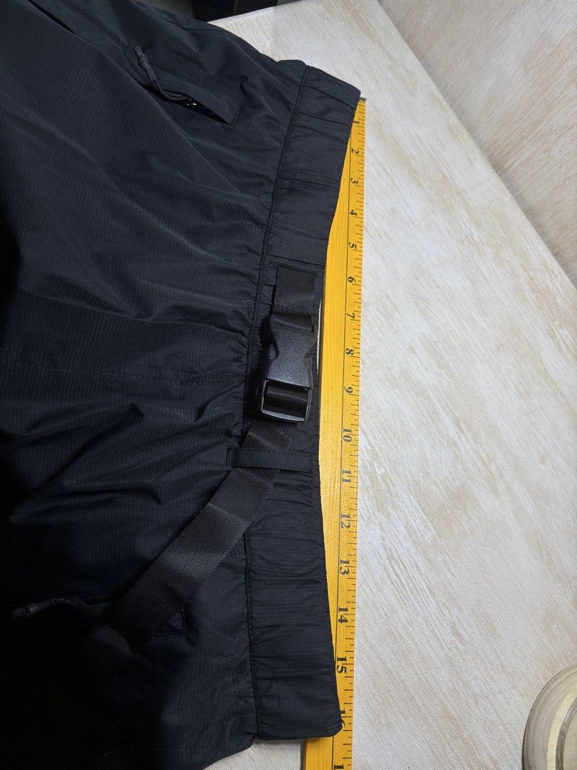 H&M WATER REPELLENT CARGO PANTS (Category: Trousers) located in Cabuyao City. Submitted by pormanation-thrift-store (Listing ID 1468582809, Image 3). Description: H&M WATER REPELLENT CARGO PANTS Condition: LIKE NEW Color rate: 10/10 (PWEDE SA MASELAN) Size: MEDIUM Dimes: 32-34”Wx41”L Issue: NONE‼️ Price: 1500.