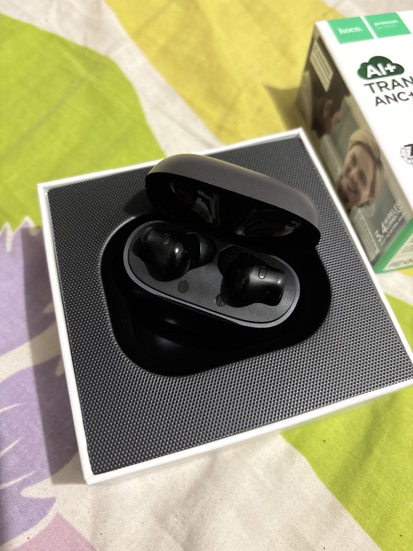 hoco smart ai earbuds (Category: Earphones) located in Manila. Submitted by iyahpreloved_ (Listing ID 1468610659, Image 2). Description: type c charger or swap to apple wired earphones :)).