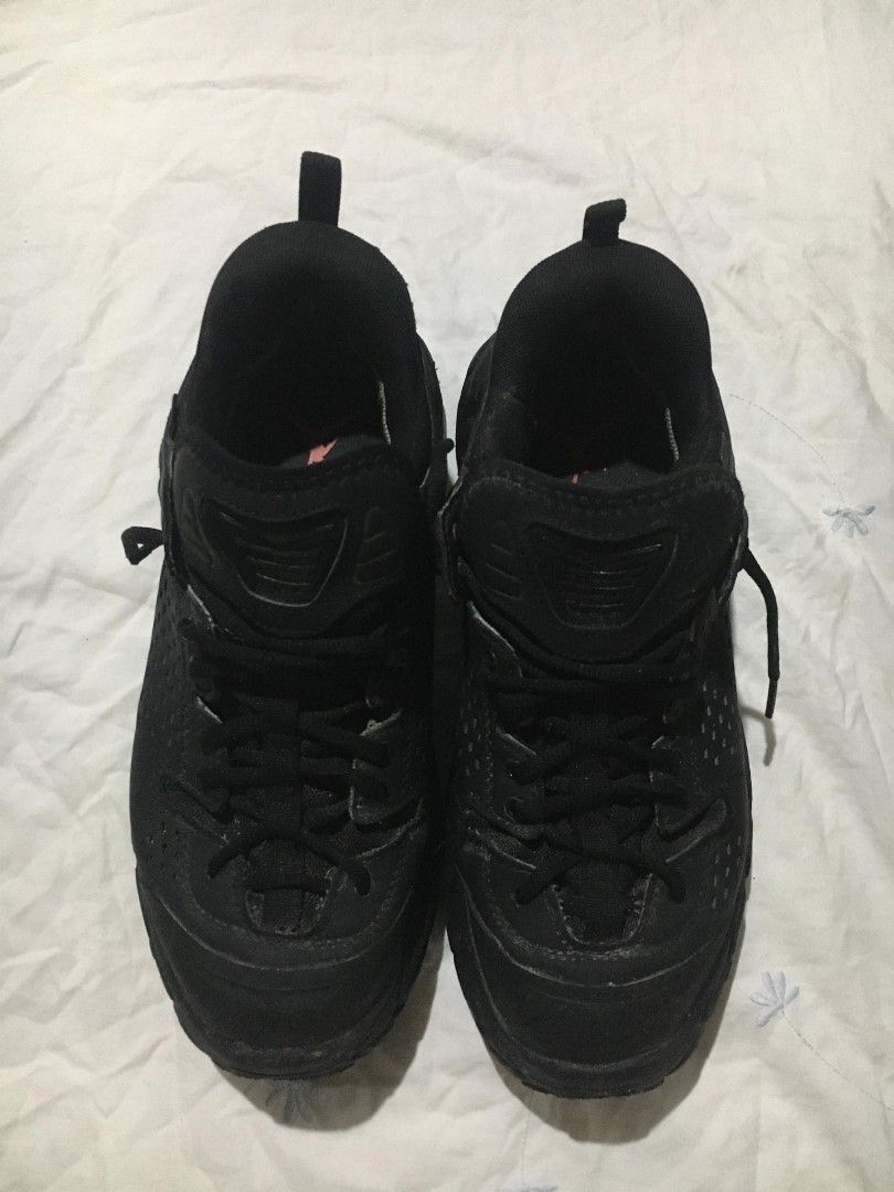 Hoka One One Tor Ultra Low Gore Tex (Category: Sneakers) located in Quezon City. Submitted by thriftyzx (Listing ID 1468681507, Image 1). Description: Hoka One One Tor Ultra Low Gore Tex Size: US. 9 Men's/ 10 Women's / Euro.43½ Issue: Replace Insole Condition: 9/10 No Sole Seps No heel and toe drags 2200 Location: QC.