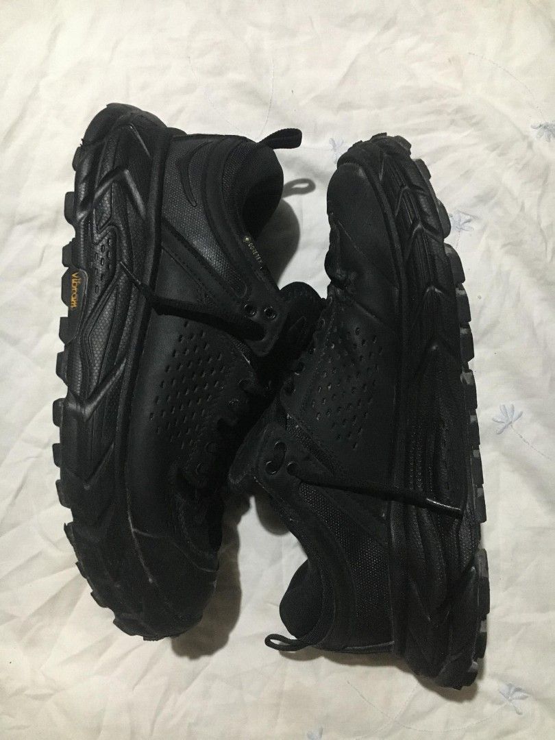 Hoka One One Tor Ultra Low Gore Tex (Category: Sneakers) located in Quezon City. Submitted by thriftyzx (Listing ID 1468681507, Image 2). Description: Hoka One One Tor Ultra Low Gore Tex Size: US. 9 Men's/ 10 Women's / Euro.43½ Issue: Replace Insole Condition: 9/10 No Sole Seps No heel and toe drags 2200 Location: QC.