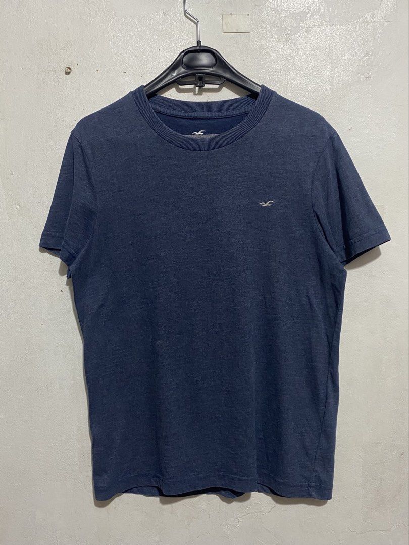 HOLLISTER BASIC LOGO SHIRT (Category: Tshirts & Polo Shirts ) located in Manila. Submitted by brndn.rgld (Listing ID 1468664778, Image 1). Description: 20 Width 25.5 Length Like new condition No issue Dm ur sure offer only.