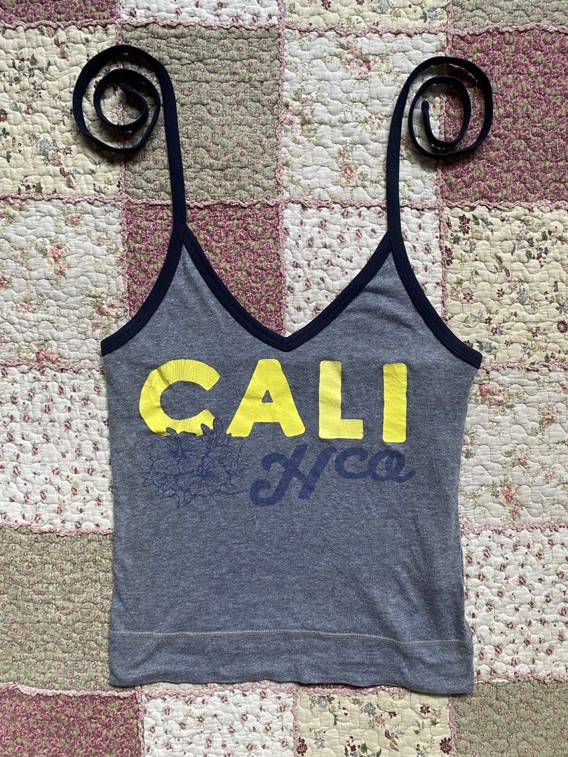 HOLLISTER HALTER TOP (Category: Sleeveless) located in Aurora. Submitted by srahmay.l (Listing ID 1468593764, Image 1). Description: .