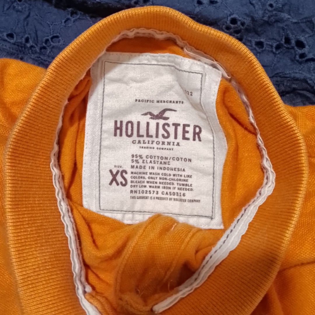 Hollister polo shirt (Category: Activewear) located in New Washington. Submitted by kodak_ice (Listing ID 1468618179, Image 2). Description: size xs.