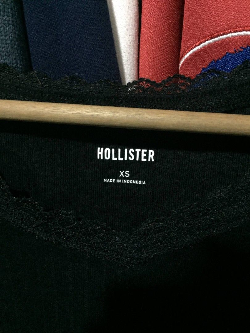 Hollister Womens Longsleeve (Category: Longsleeves) located in Calamba. Submitted by mysticcat-5ccee5 (Listing ID 1468597649, Image 2). Description: 📌Hollister Pointelle Lace V-Neck Longsleeve XS Excellent Condition 9.5/10 Cr No Issue 💸299+Shipping Fee 📌Calamba, Laguna.