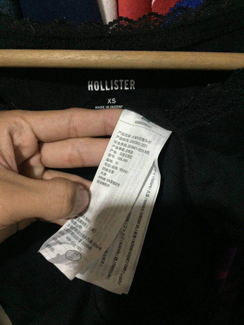 Hollister Womens Longsleeve (Category: Longsleeves) located in Calamba. Submitted by mysticcat-5ccee5 (Listing ID 1468597649, Image 3). Description: 📌Hollister Pointelle Lace V-Neck Longsleeve XS Excellent Condition 9.5/10 Cr No Issue 💸299+Shipping Fee 📌Calamba, Laguna.
