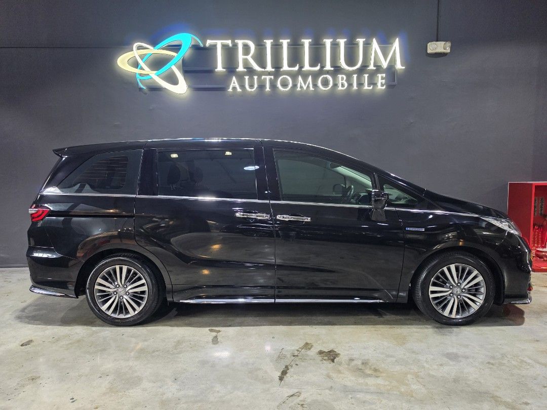 Honda Odyssey Hybrid 2.0 Absolute 8-Seater Honda Sensing (A) (Category: Used Cars) located in Singapore. Submitted by trillium.auto (Listing ID 1468557207, Image 3). Description: 🚘 Vehicle Features Powered by 2.OL 4 cylinders DOHC e-HEV Hybrid engine, producing 145ps 6200rpm engine power and 184ps 5-600Orpm motor power. E-CVT gearbox 🚘 Accessories Factory fitted infotainment system, dual power sliding door, brake hold, eco mode, pre crash warni