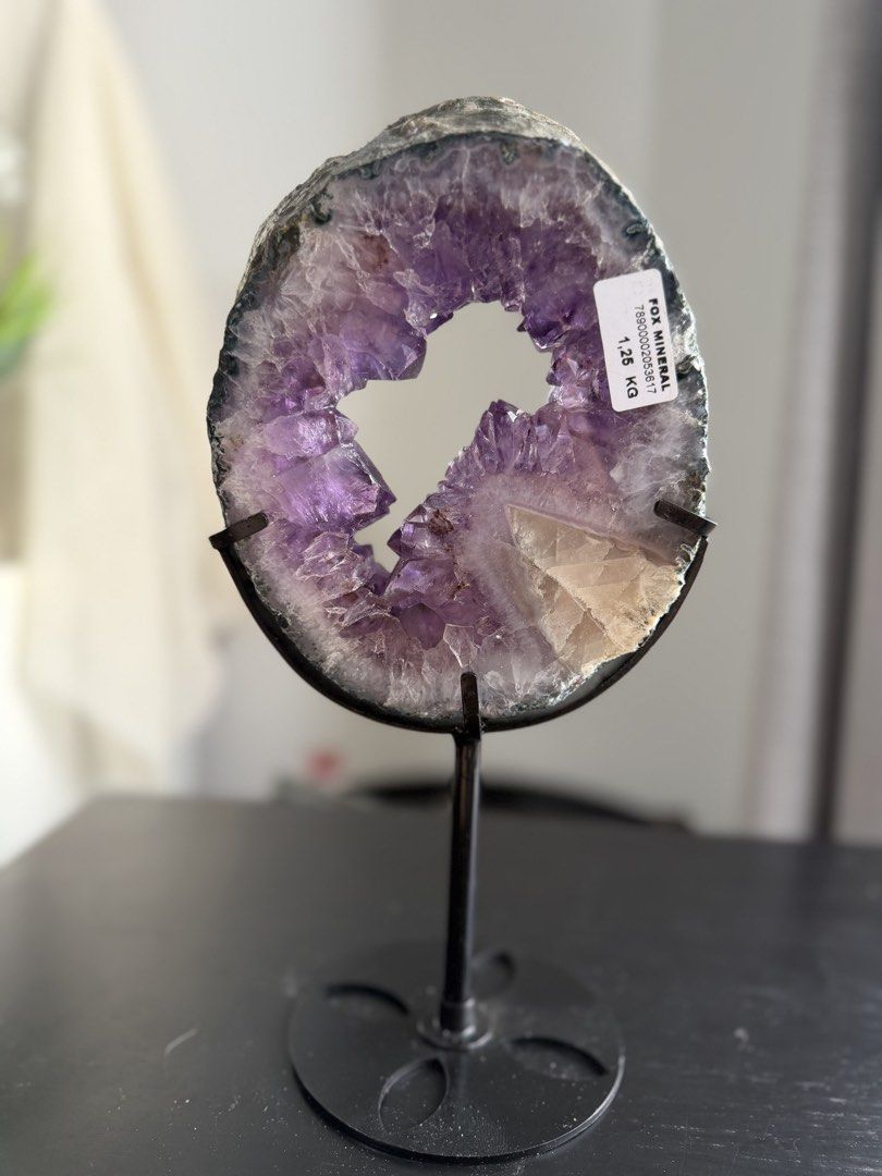 HQ Brazil Amethyst portal (Category: Precious Stones) located in Paranaque City. Submitted by heyandeey (Listing ID 1468510688, Image 3). Description: - Brazil amethyst portal with calcite. - free stand - stunning deep purple quartz crystals with calcite at the back - Total weight: 1.25 kg - Ideal statement piece for home decor, office styling, or crystal healing collections.