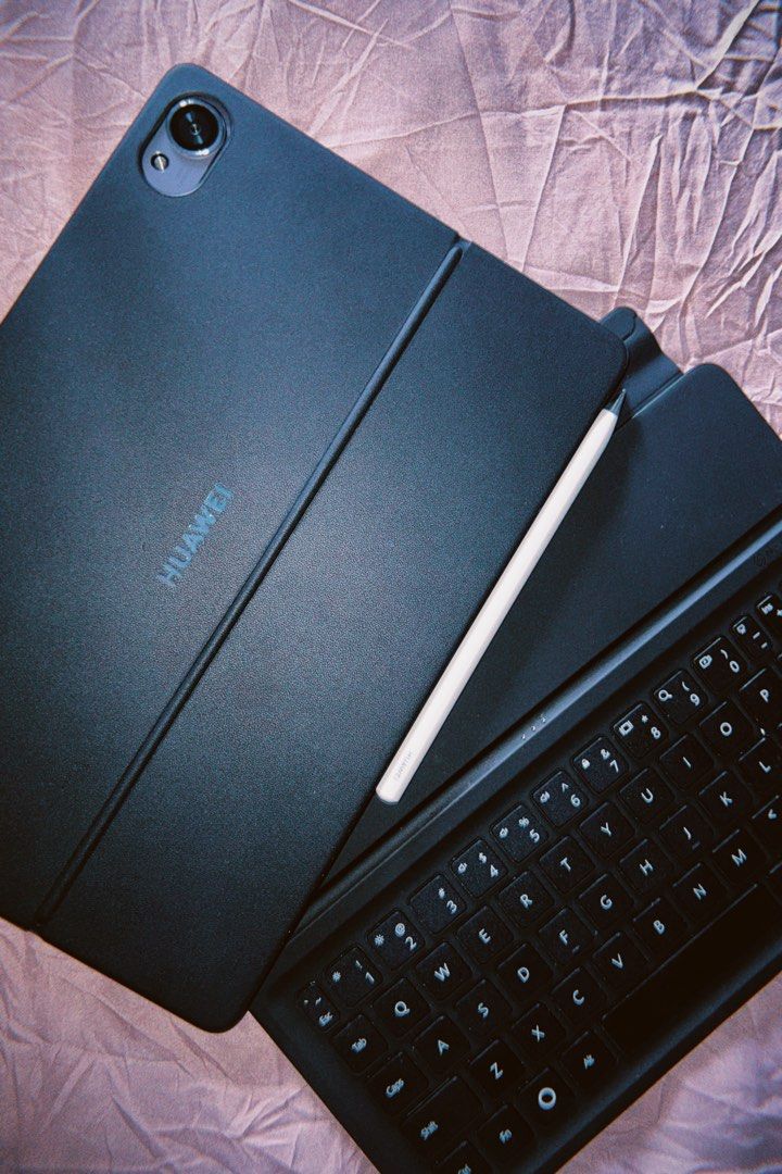 Huawei Matepad 11.5s 2026 (Category: Android) located in Quezon City. Submitted by kiwikwin (Listing ID 1468548834, Image 2). Description: Selling Huawei Matepad 11.5s 2026, almost 3 months old and still in like-new condition! - 256GB storage - Original charger, keyboard, and stylus included - Receipt available as proof of purchase RFS: Need funds urgently for school expenses. Price is negotiable for sure buyers. Feel free to message me for inqui