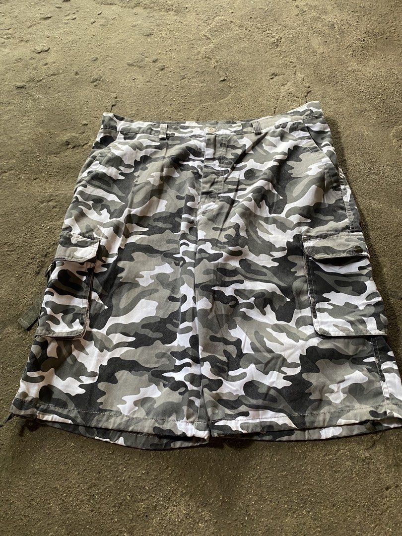 Ice Point Grey Camo Cargo Shorts (Category: Shorts) located in Caloocan City. Submitted by remythrift (Listing ID 1468515272, Image 2). Description: - Brand: Ice Point - Color: Grey and white camouflage - Material: Durable cotton fabric - Pockets: Multiple utility pockets on sides and back - Features: Button closure and belt loops - Style: Casual streetwear, easy to pair with tees or hoodies.