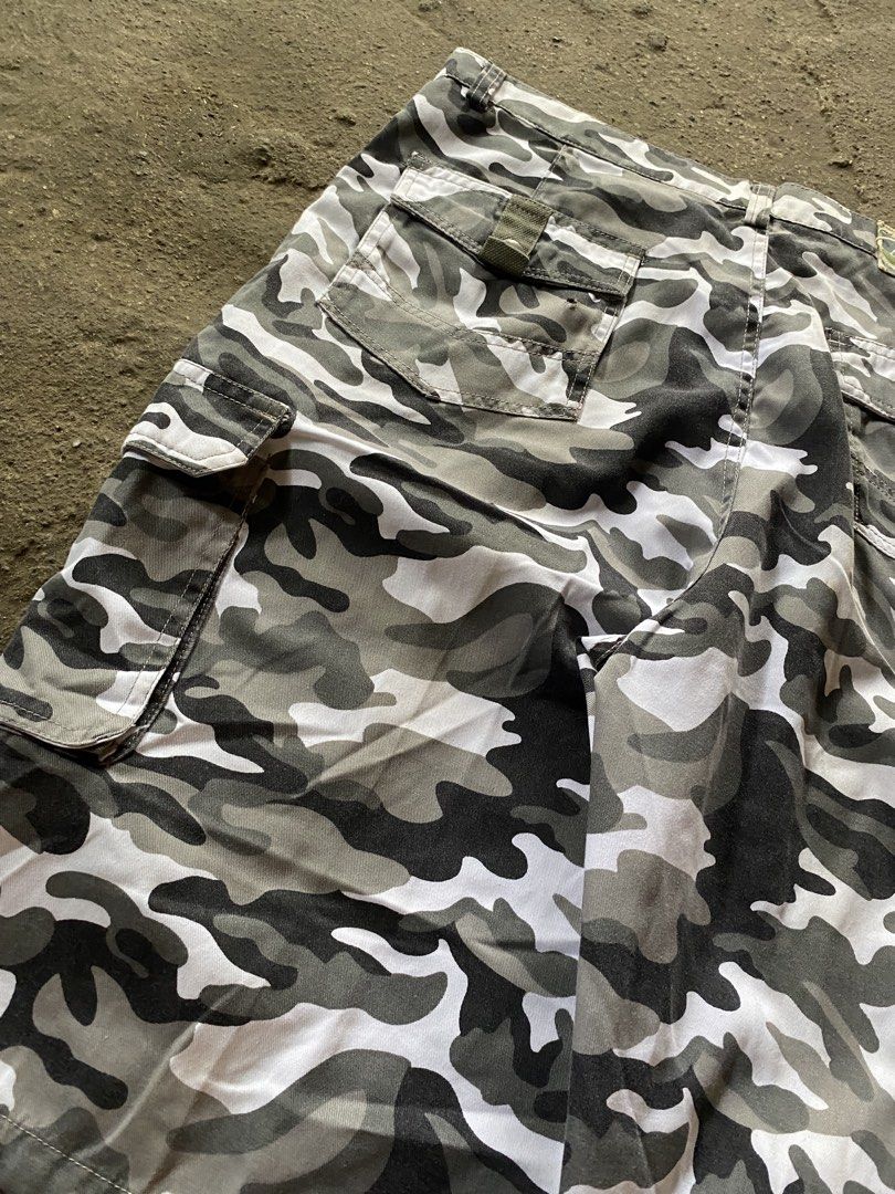 Ice Point Grey Camo Cargo Shorts (Category: Shorts) located in Caloocan City. Submitted by remythrift (Listing ID 1468515272, Image 3). Description: - Brand: Ice Point - Color: Grey and white camouflage - Material: Durable cotton fabric - Pockets: Multiple utility pockets on sides and back - Features: Button closure and belt loops - Style: Casual streetwear, easy to pair with tees or hoodies.