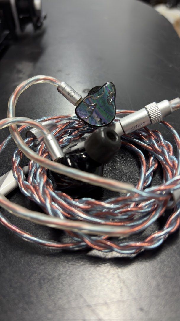 IEM Juzear defiant (Category: Earphones) located in Las Pinas. Submitted by marklauri890510 (Listing ID 1468636646, Image 3). Description: - High-quality material built to last - Lightweight, comfortable, and easy to use - Ready for shipping or meetup within Metro Manila Inclusion : apple dongle.