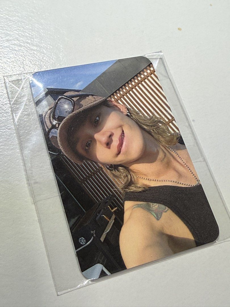 Ilhoon (Category: Raw Singles) located in Cainta. Submitted by sealga (Listing ID 1468647878, Image 1). Description: Two (2) photo cards from Ilhoon’s 1st Philippine FanCon: 1-day Art Class by Jung Ilhoon 1st photo card: “Babalik ako at magkikita tayo ulit” 2nd photo card: N/A since the packaging is not opened. RFS: Decluttering; I’m not collecting photo cards..
