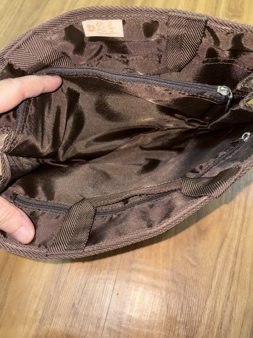 Insert bag / pouch with handle (Category: Purses & Pouches) located in Santa Rosa. Submitted by collectiblesitems.ph (Listing ID 1468678734, Image 3). Description: Multicompartment. New with tag. From Japan.