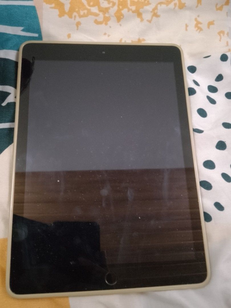Ipad 5th gen (Category: iPad) located in Manila. Submitted by nobleflower_1b67b6 (Listing ID 1468688187, Image 2). Description: IPAD 5TH HEN -Negotiable -Unit only -With light scratches -Nalalagyan apple id -No touch id -No mic .