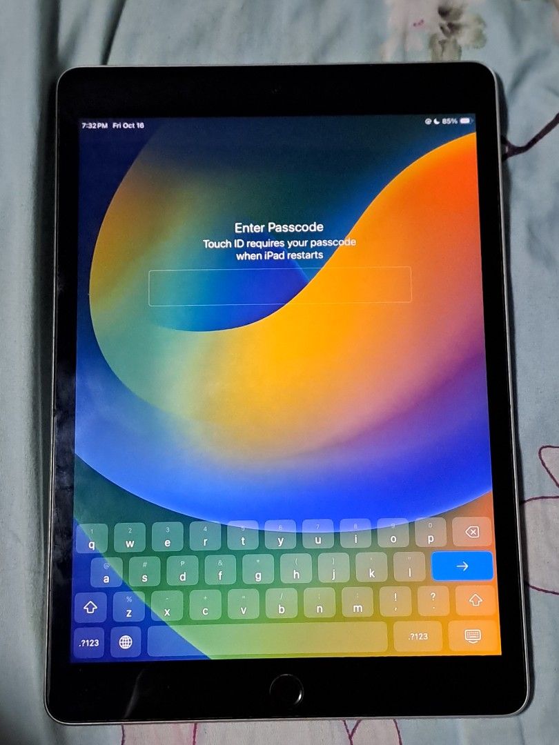 Ipad 9th Generation (Category: iPad) located in Iloilo. Submitted by lennox_finds (Listing ID 1468620497, Image 1). Description: Ipad 9th Gen Silver Wifi used only 64gb All working! Pm if interested! Inclusion: Unit, Box, Original Charger Rfs: funds for acads.