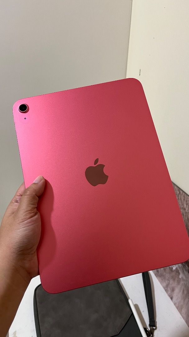 iPad A16 11th Gen Pink 128gb with Pen (Category: iPad) located in Pasig City. Submitted by cie.sells (Listing ID 1468540739, Image 2). Description: iPad A16 11th Gen Pink 128gb with Goojodoq Stylus Pen Wi-Fi only 97% Batt Health Warranty 'till November 2026 No History of Repair No Issue Inclusions: - Unit - Goojodoq Stylus Pen - Adaptor and Wire .