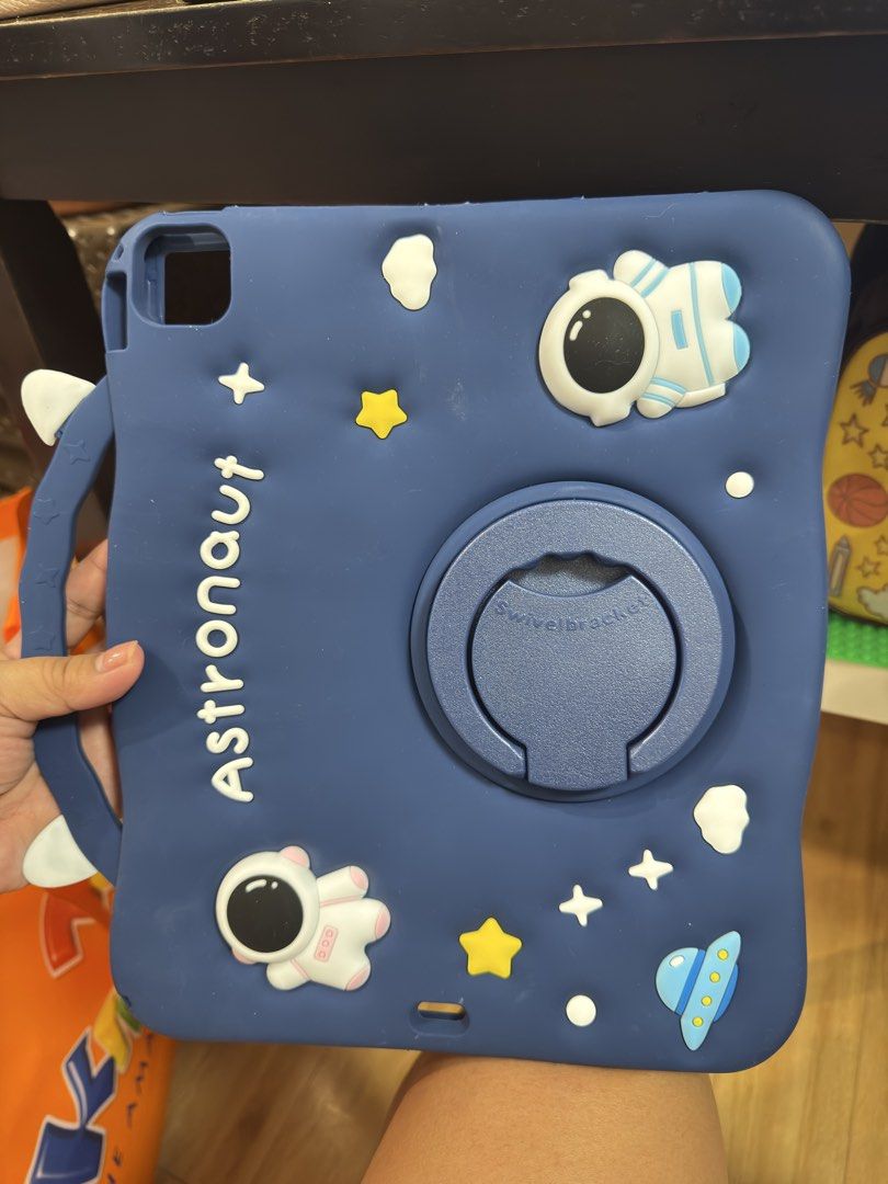 iPad AIR 2025 13 inch case (Category: Cases & Sleeves) located in Pasig City. Submitted by misismommyb15 (Listing ID 1468697931, Image 2). Description: Like New. No Damage..