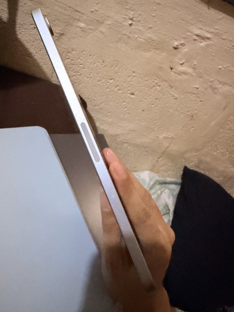 IPAD MINI 7 A17 PRO 128GB wifi only (Category: iPad) located in Mandaluyong City. Submitted by danaya24 (Listing ID 1468549764, Image 3). Description: FOR SALE IPAD MINI 7 A17 PRO 128gb color blue 💙 UNIT ONLY PLUS CLEAR CASE In mint condition No history if repair All button and touch ID working Still under warranty until may 2027 Price is still negotiable .