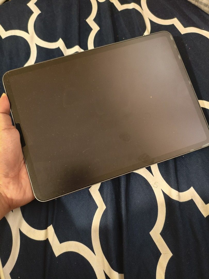 iPad Pro 3rd Gen M1 (11in) (Category: iPad) located in Manila. Submitted by mngt_ky (Listing ID 1468515027, Image 2). Description: ‼️PLEASE MAKE READING A HABIT‼️ FOR SWAP OR FOR SALE IPAD PRO M1 3RD GEN (11IN) ✅ 120hz Pro Motion Display ✅ M1 Chip (still powerful up to this day) ✅ NOT BYPASSED CAN LOG IN TO YOUR OWN ICLOUD ACCOUNT ✅ 128GB ✅GOOD FOR GAMING AND STUDYING ⚠️UNIT AND CASE ONLY ⚠️ FIRM PRICE ( TATAWAD= AUTO IGNORE) 🔴ISSUE: SMALL DEAD 