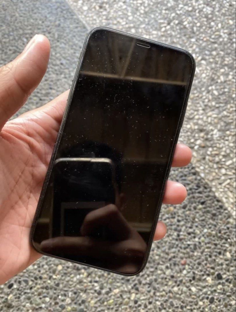 iPhone 11 128gb (Category: iPhone 11 Series) located in Bacoor. Submitted by safecloud.a52cfe (Listing ID 1468639061, Image 2). Description: IPHONE 11 Black (128gb) Price Fixed Details: Any Sim Card UpdatediOS 27 Smooth Glass Front and Back Clear both camera NO ICLOUD ISSUE 76%bh original still lasts a day True tone working Issue: all speakers NOT working (working only when connected on airpods or bluethooth) Face ID NOT working Replaced LCD PASS