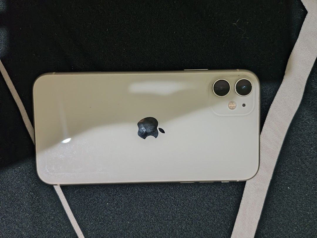 IPHONE 11 (Category: Everything Else Others) located in Manila. Submitted by j.renz (Listing ID 1468544960, Image 1). Description: NO ISSUES FACTORY UNLOCKED 128HB.