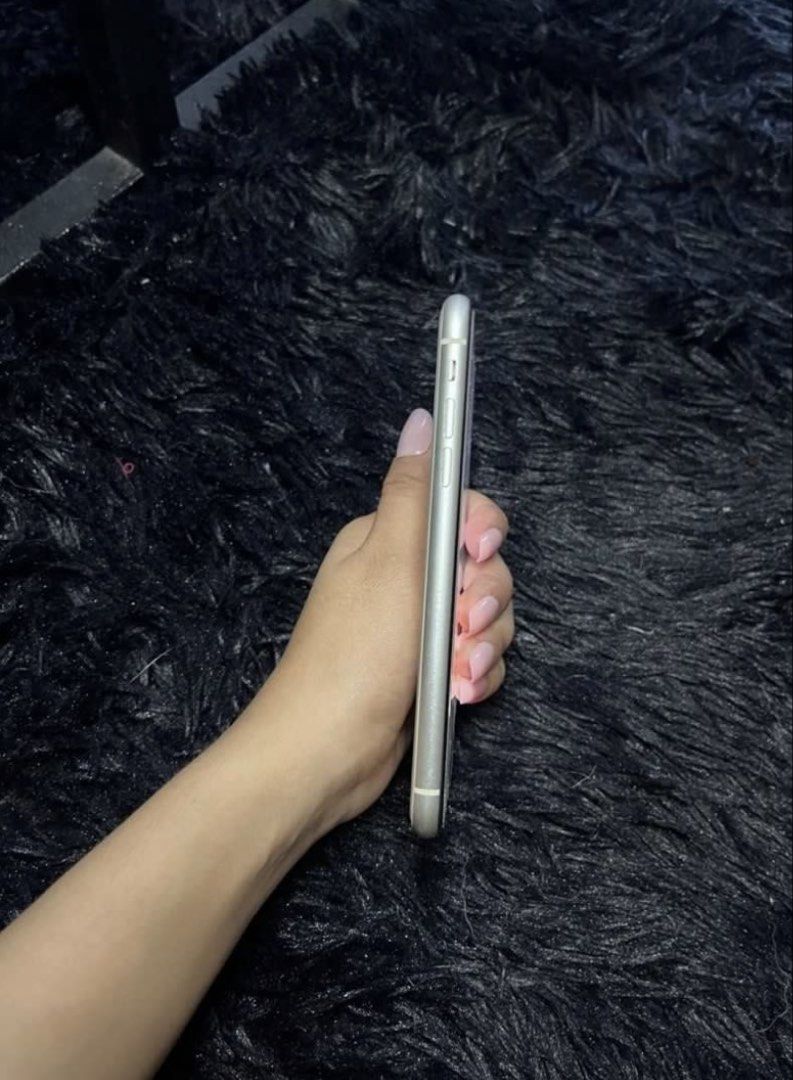 Iphone 11 (Category: iPhone 11 Series) located in Las Pinas. Submitted by shang_16 (Listing ID 1468675941, Image 2). Description: Rfs upgrade po No Face id Lcd replacement Update version 26.71 77% battery health With free iPhone case .