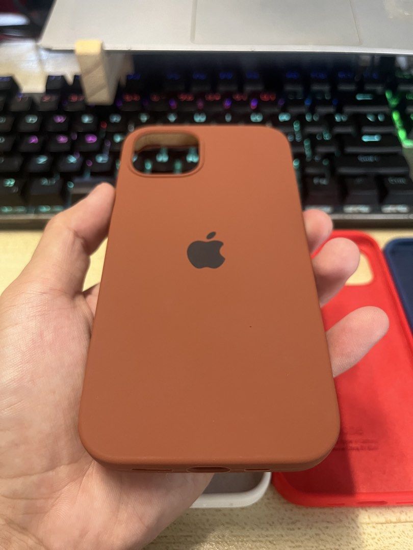 Iphone 13/14 Matte Liquid Silicone Case (Category: Cases & Sleeves) located in Manila. Submitted by bjaureus (Listing ID 1468500099, Image 3). Description: Liquid Silicone Case For Iphone 13 and 14 DI PA NAGAGAMIT Nabili ko online 90 pesos each Take all for 250 pesos Rfs: di nagagamit sa sobrang daming case.