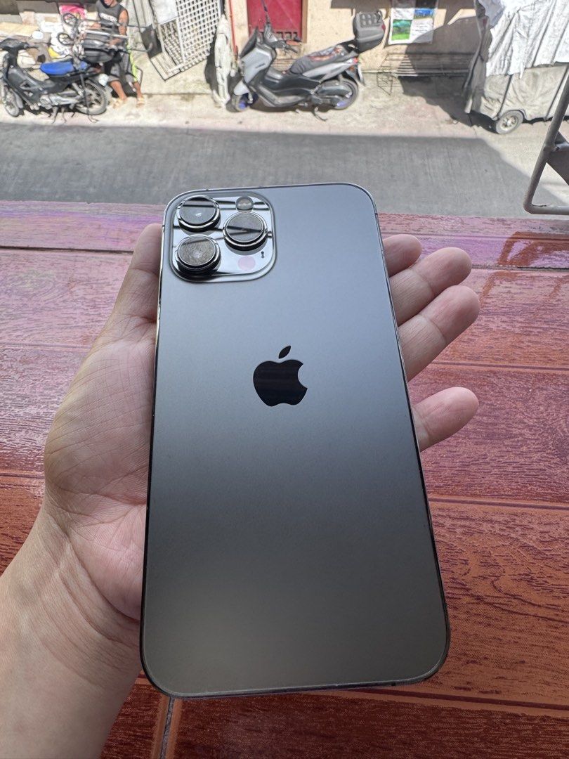 IPHONE 13 PROMAX 256gb (Category: iPhone 13 Series) located in Quezon City. Submitted by ariamae18 (Listing ID 1468551549, Image 2). Description: Iphone 13 promax 256gb Battery replacement sa service center ng powermac pinapalitan. Cord and unit only. Price is negotiable pm pm.