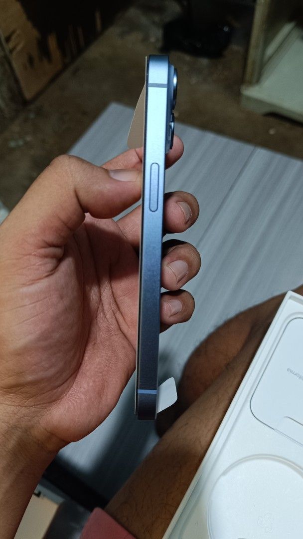 IPHONE 14 128GB (Category: iPhone 14 Series) located in Pateros City. Submitted by jomarsena (Listing ID 1468595595, Image 3). Description: hi guys selling my Iphone 14 128GB Nabili ko po sa aming Company APPLE EMPLOYEE SALE. 1month palang sakin and Hindi na masyado nagamit no issue as in brand new pa sya syempre it comes with -BOX -UNIT -ORIGINAL CHARGING CHORD -SIM EJECTOR .