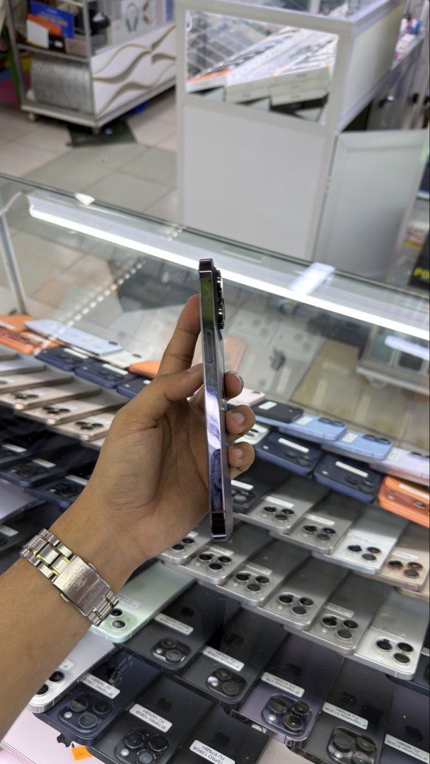 iPhone 14 Pro Max 128gb 98% BH Smart Locked with box (Category: Other Gadgets) located in Manila. Submitted by carimgadgets (Listing ID 1468678603, Image 2). Description: .