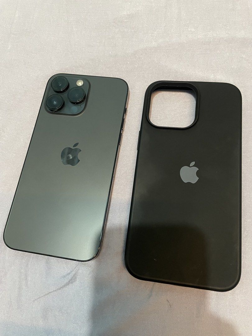 iPhone 14 Pro Max 256Gb black (Category: iPhone 14 Series) located in Manila. Submitted by sam_921223 (Listing ID 1468708661, Image 2). Description: iPhone 14 Pro Max 256GB Black Factory unlock any sim working ZP/A model Local variant Philippines NTC approved Rep: LCD Genuine 100% Original Apple mismo nag palit No issue No hidden issue All parts original All working 100% Good condition 100% smooth 79% original Unit cord box case full tempered Gag