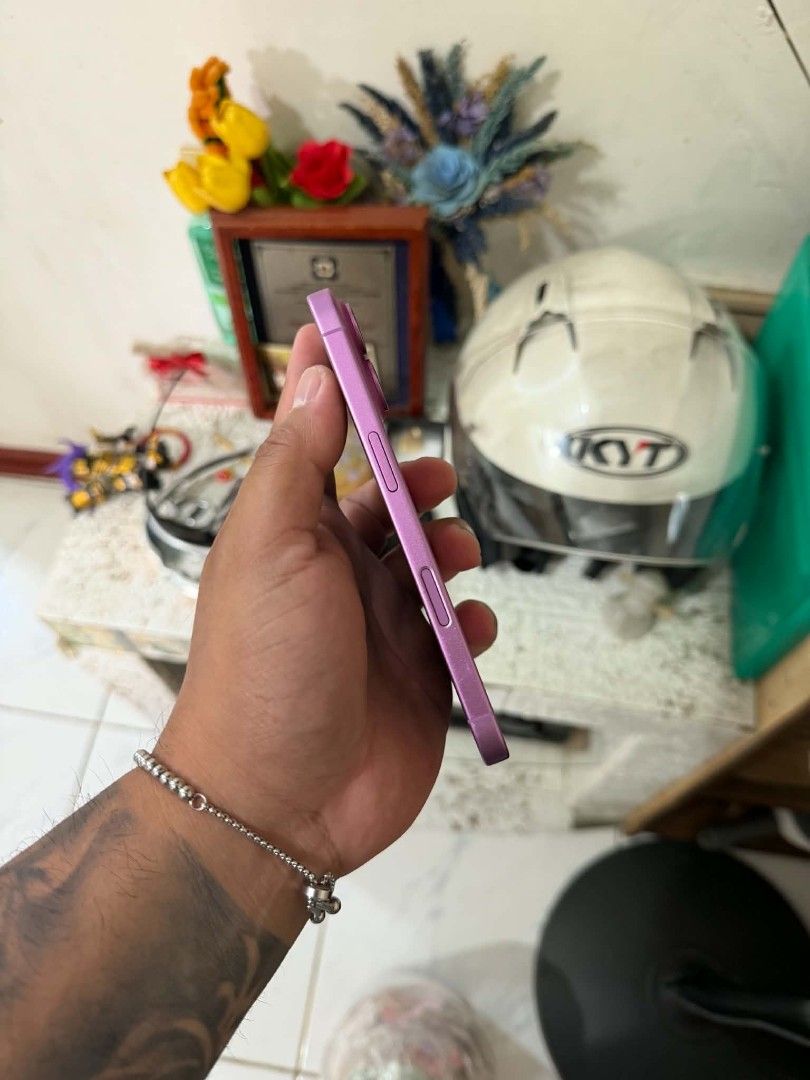 IPHONE 16 128GB FACTORY UNLOCK (Category: iPhone 16 Series) located in Marikina City. Submitted by enggkkkk (Listing ID 1468671018, Image 3). Description: iPhone 16 128GB ( Pink ) Factory unlock Ntc approval 88% battery health 600+ Cycle count Face id & true tone working Inclusion: Unit, Box, Cable Back camera hindi maka focus ng maayos bukod dyan wala na. Unli check sa meetup bago bayaran. Price: 23,999 fixed Pickup or meetup Marikina, additiona