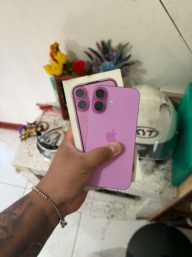 IPHONE 16 128GB FACTORY UNLOCK (Category: iPhone 16 Series) located in Marikina City. Submitted by enggkkkk (Listing ID 1468671018, Image 2). Description: iPhone 16 128GB ( Pink ) Factory unlock Ntc approval 88% battery health 600+ Cycle count Face id & true tone working Inclusion: Unit, Box, Cable Back camera hindi maka focus ng maayos bukod dyan wala na. Unli check sa meetup bago bayaran. Price: 23,999 fixed Pickup or meetup Marikina, additiona