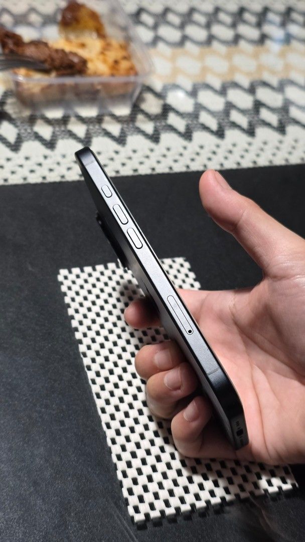 iPhone 16 (Category: iPhone 16 Series) located in Makati City. Submitted by jrl026 (Listing ID 1468543634, Image 2). Description: .