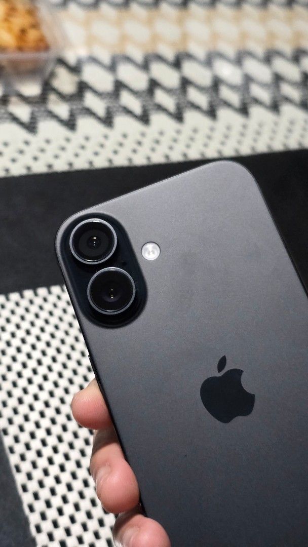 iPhone 16 (Category: iPhone 16 Series) located in Makati City. Submitted by jrl026 (Listing ID 1468543634, Image 3). Description: .