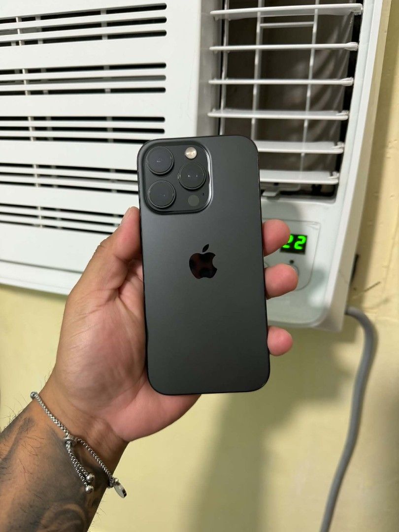 IPHONE 16 PRO 256GB FACTORY UNLOCK (Category: iPhone 16 Series) located in Marikina City. Submitted by enggkkkk (Listing ID 1468670807, Image 2). Description: For sale / For swap iPhone 16 Pro 256GB Black titanium color Factory unlock Ntc approved 89% battery 650+ cycle count All original parts Up to date ios version No repair history All original parts Inclusion: Unit, Cable, Case Minimal paint chips, no effect sa performance. Pickup or meetup M