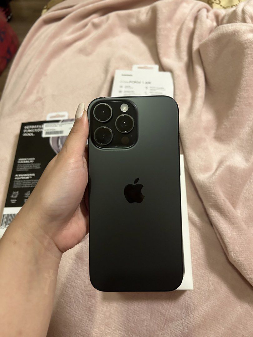 iPhone 16 Pro Max Black Titanium 256gb (Category: iPhone 16 Series) located in Caloocan City. Submitted by handmedownnn (Listing ID 1468623523, Image 2). Description: iPhone 16 Pro Max 256gb in Black Titanium - Openline. No sim restrictions. - No issues, dents or chip paints. - No history of repair. - Unit is very well taken care of. Lady owned. - Comes with its Original box, Receipt of Purchase in Globe, and Cases worth ₱1695 and ₱1490. Price is